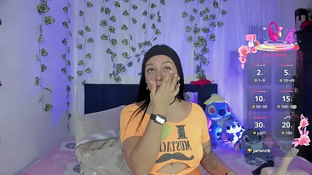 Chatroom XXX en direct de EmiliaRose_