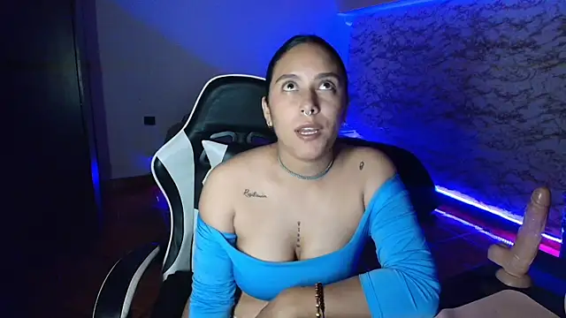 Camila_IRoose লাইভ XXX চ্যাট