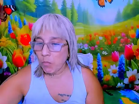 indianroxy's Live XXX Chat