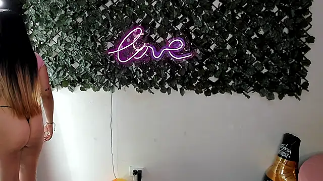 DestinyHills live XXX chat