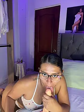ema_zoen Live XXX chat