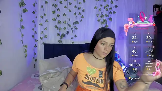 Chat XXX ao vivo de EmiliaRose_