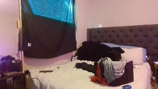 Chat +18 de 1n0nlythroat ao vivo