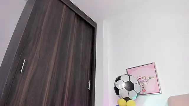 miaapril's Live XXX Chat
