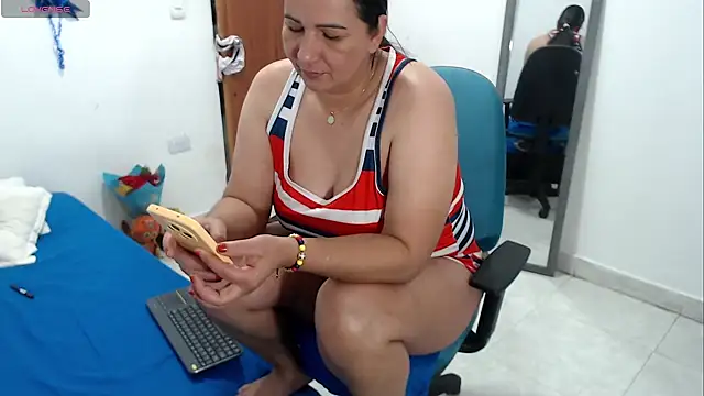 Chatroom XXX en direct de LAURA_Foxht