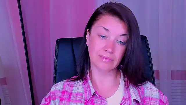 AnaMills Adlı Modelin Canlı XXX Sohbeti
