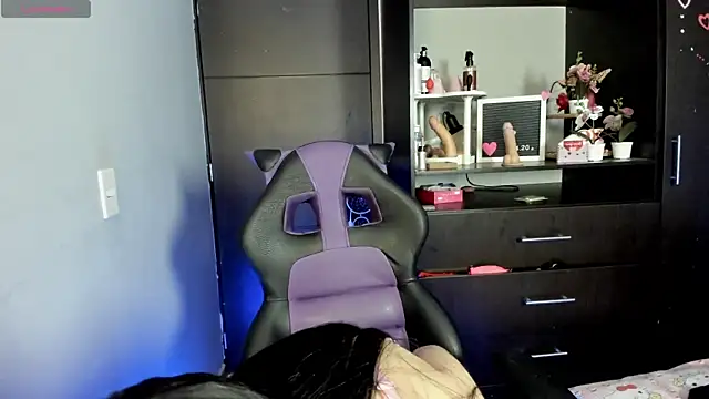 Emilytafur's Live XXX Chat