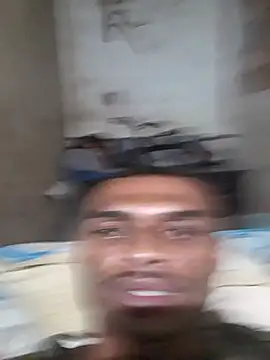 Show de m-a-g-n-a-t-a na webcam
