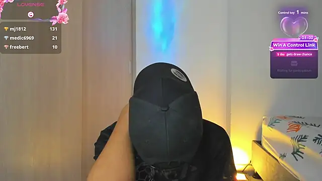 Maxfrost1 Adlı Modelin Canlı XXX Sohbeti