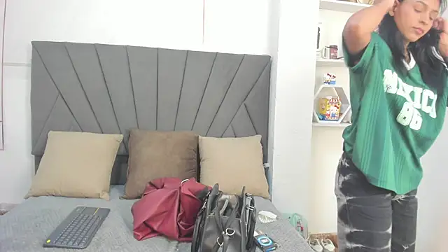 LesliePetit live XXX chat