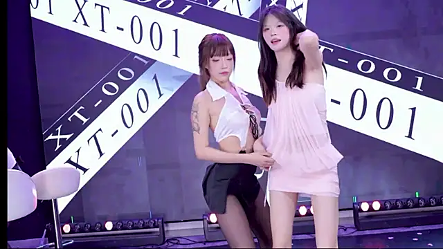 Xt-001's Live XXX Chat