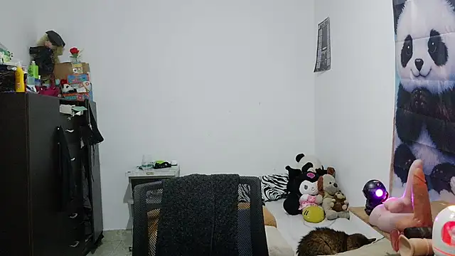 curly_greeneyed's Live XXX Chat