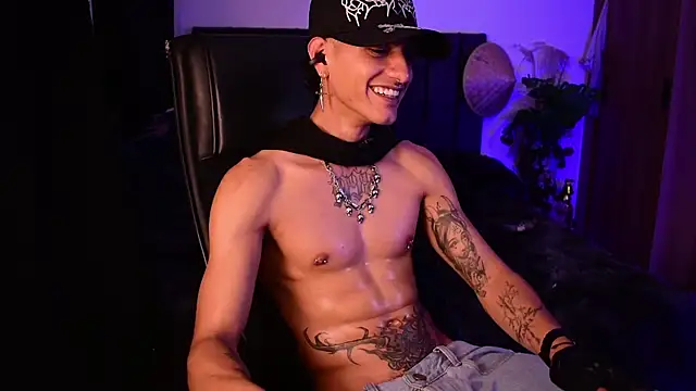 XXX chat uživo modela DemonKush--