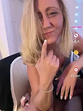 FoxyMillie 现场XXX聊天