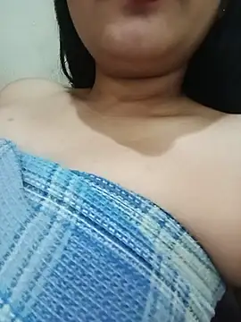 Yours_Manvii Show Webcam