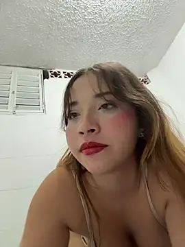 AliciaWhite_nt Adlı Modelin Canlı XXX Sohbeti