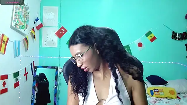 sensitive_brunette Live XXX Chat
