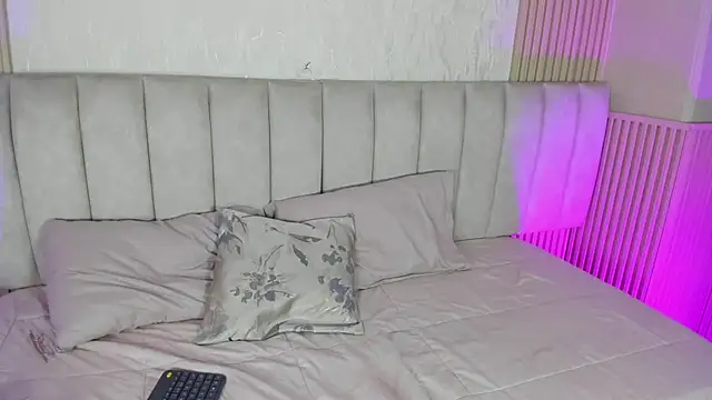 julimonroe_ Adlı Modelin Canlı XXX Sohbeti