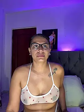 ema_zoe Adlı Modelin Canlı XXX Sohbeti