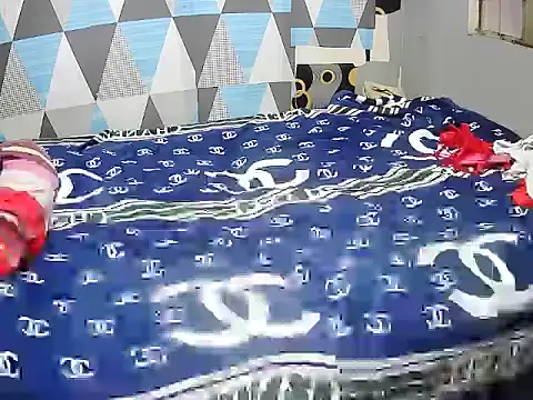 Trish_CurveCock élő XXX-chatje