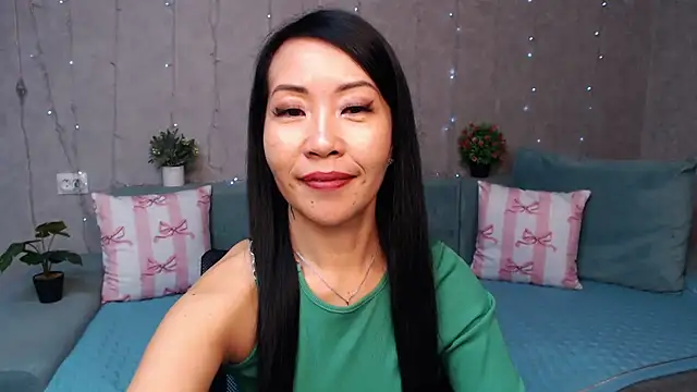 LiaPak live XXX chat