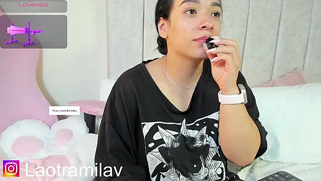 MilaVelour 现场XXX聊天