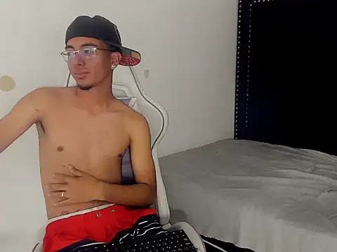 Chat +18 de LoganNRose ao vivo