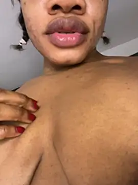 _yisela_'s Live XXX Chat