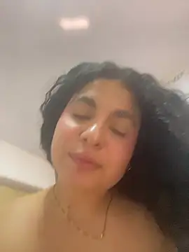 Yassy_11's Live XXX Chat