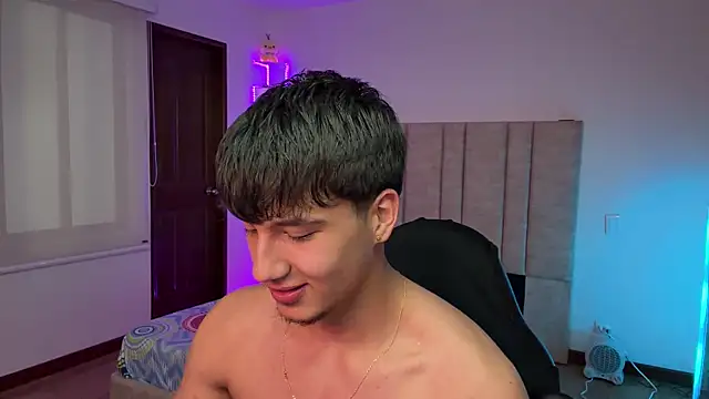 CHRIS_MORGAN1 Adlı Modelin Canlı XXX Sohbeti