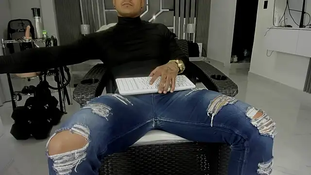צ'אט XXX בשידור חי של master_leather