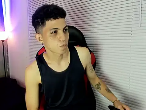 cameron_lux77's Webcam Show