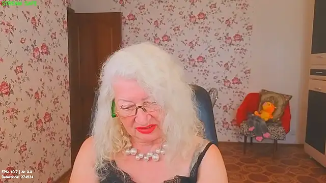 Maya_Mayflower's Live XXX Chat