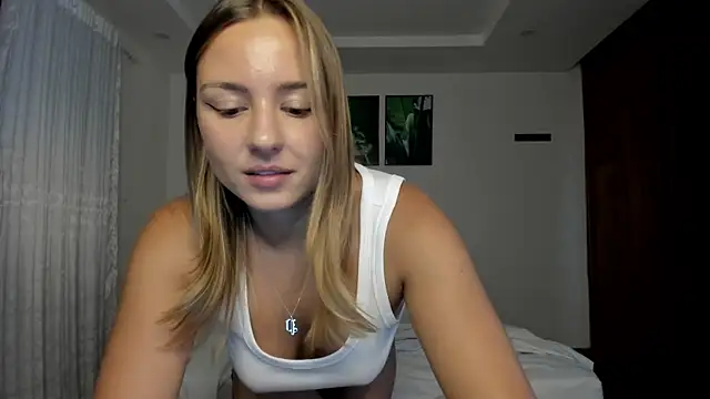 ThreeshaWhite Chat XXX in diretta