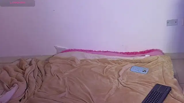Aisha_Grace élő XXX-chatje