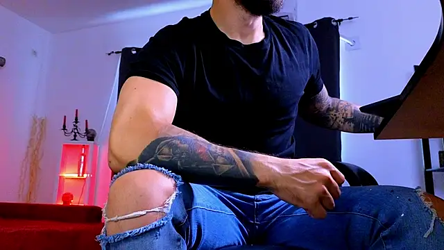 MightyAaron66 Adlı Modelin Canlı XXX Sohbeti