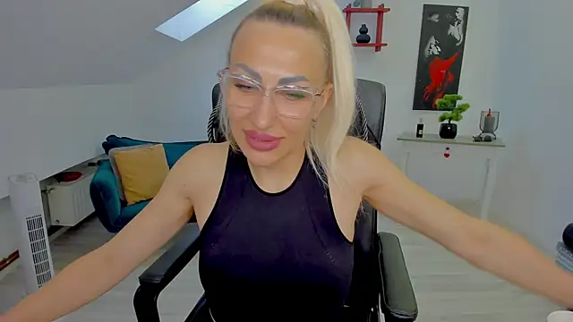 צ'אט XXX בשידור חי של AlanaScot