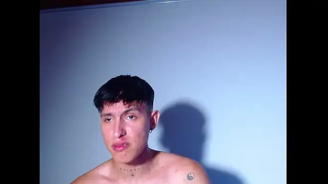 Chat +18 de rowanbig ao vivo
