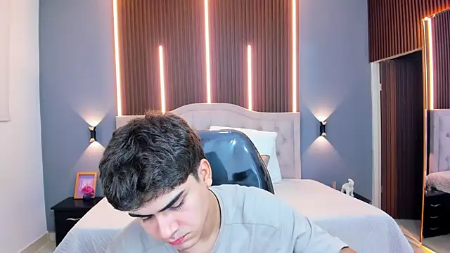Tommy18__ Live XXX Chat