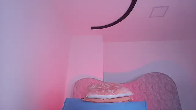 naomi_kyse's Live XXX Chat