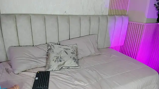 julimonroe_ Chat XXX live