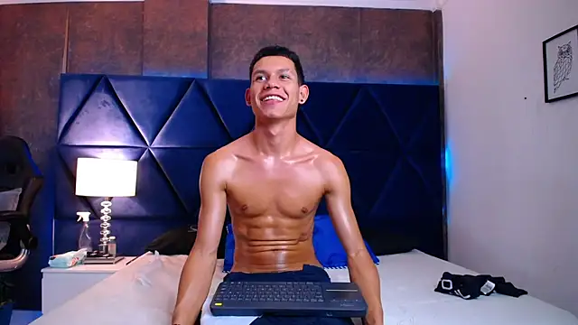 ThiagoFerrer_ élő XXX-chatje