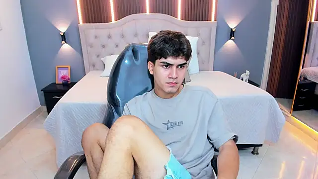 Tommy18__ Live XXX Chat