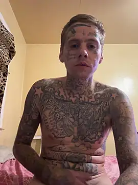 Show de tattedupguy na webcam