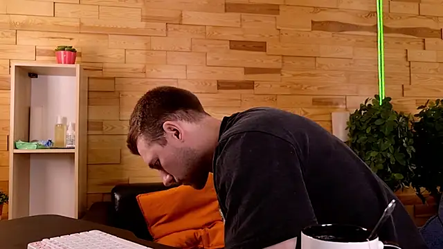 EthanPinkman 在線直播表演