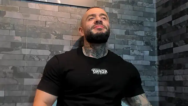 BruceDallas Adlı Modelin Canlı XXX Sohbeti
