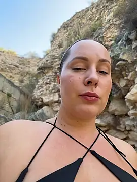 XXX chat uživo modela Mona_Plus