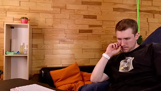 EthanPinkman Show in webcam