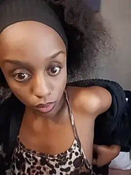 XXX chat uživo modela Queen-Chocolate