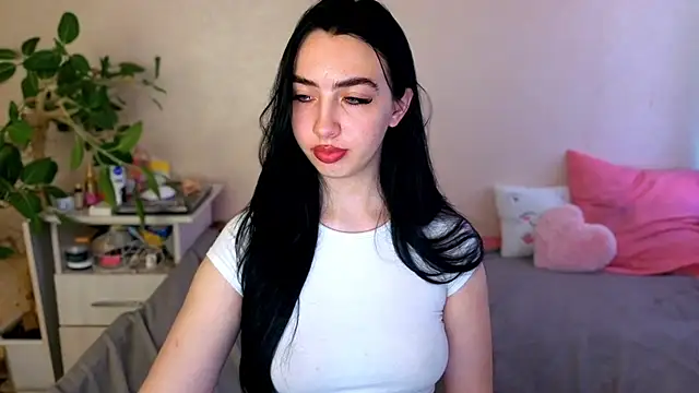 XXX chat uživo modela WildKittenX_